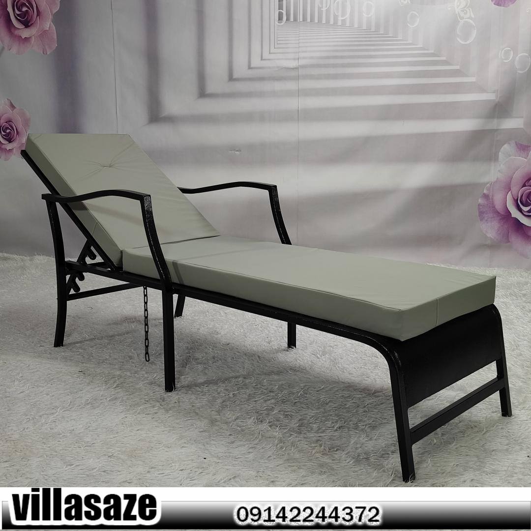 تخت کنار استخر دلسا