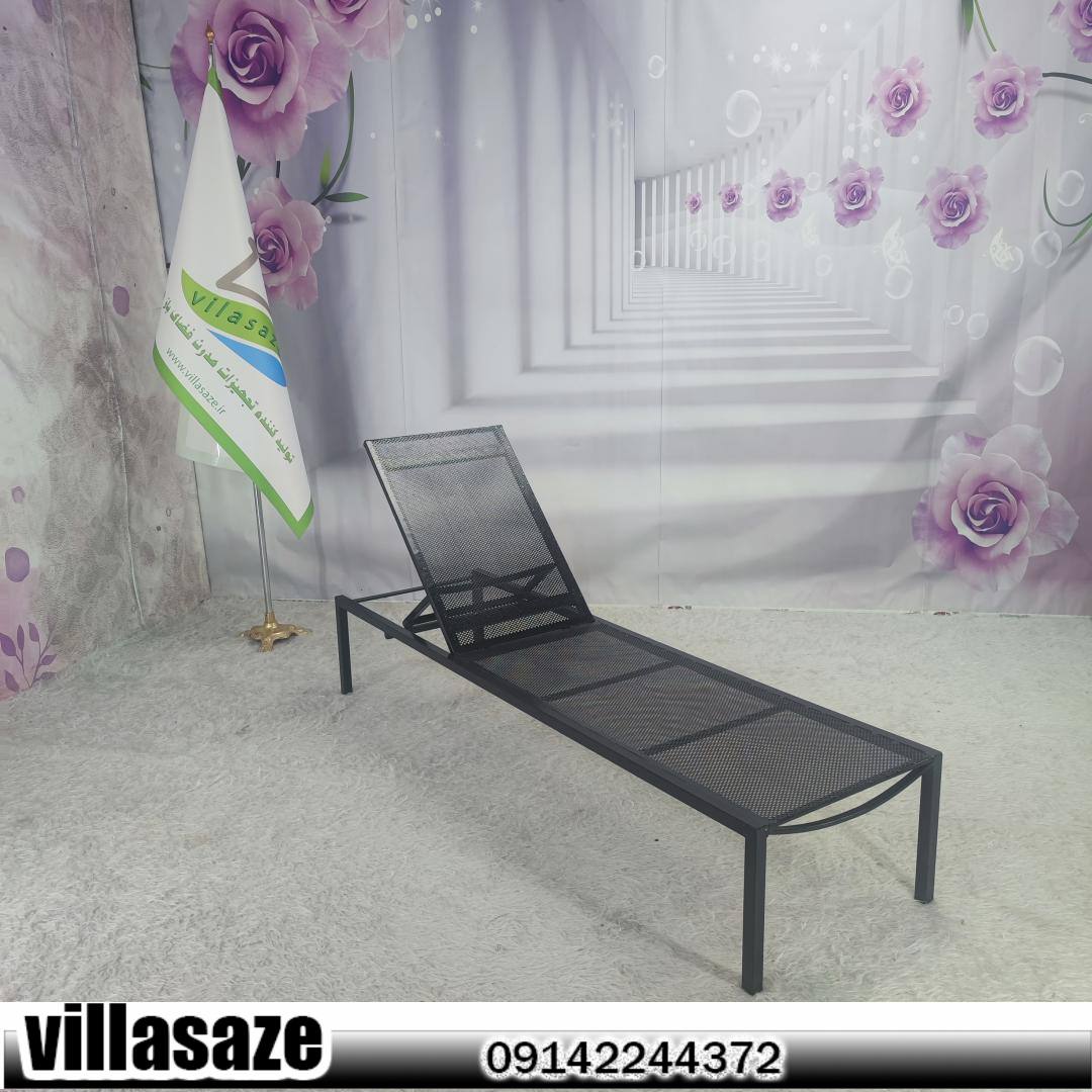 تخت کنار استخر کیان
